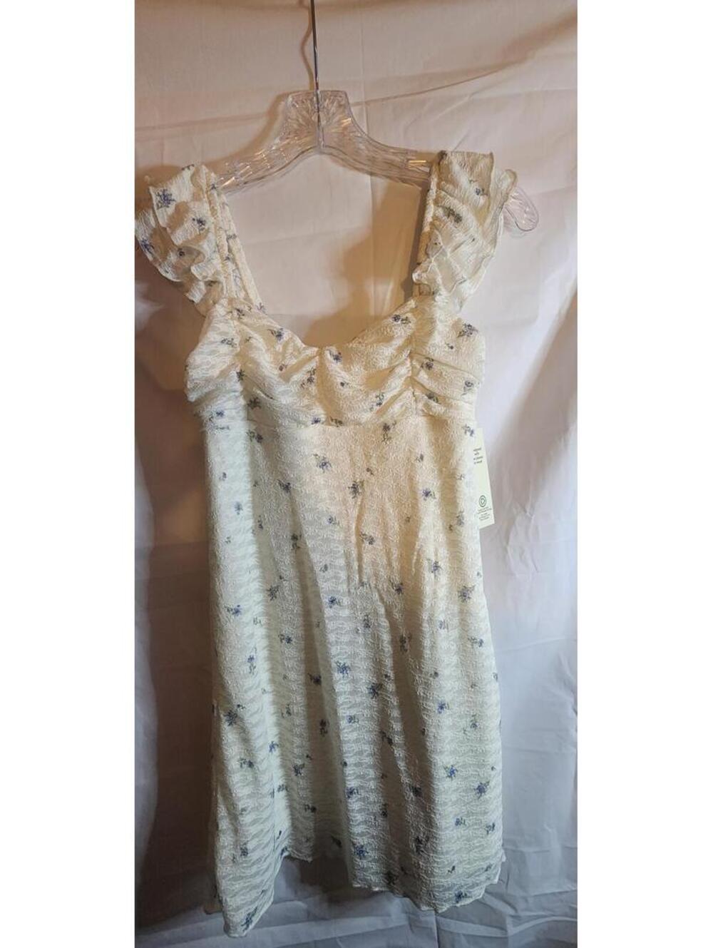 No Boundaries XS White Floral Ruffle Sleeve Dress